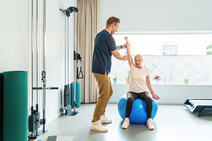 how-physical-therapy-improves-mobility-safely